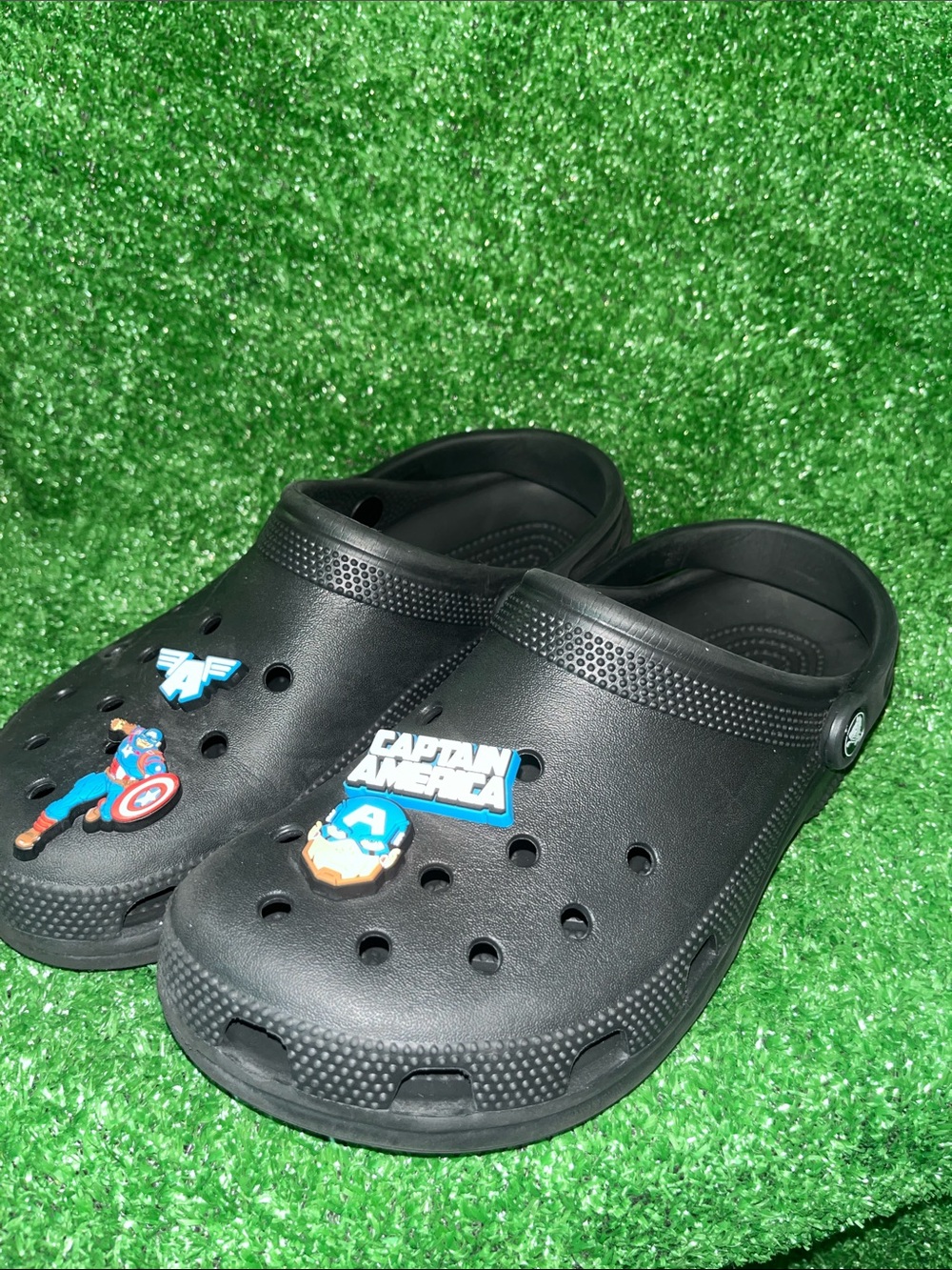 Crocs Classic Clog Slip On Shoes Black Unisex with charms as shown m8/w10